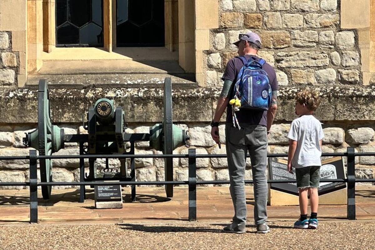 Kid-Friendly Tour Tower of London and Tower Bridge Entry
