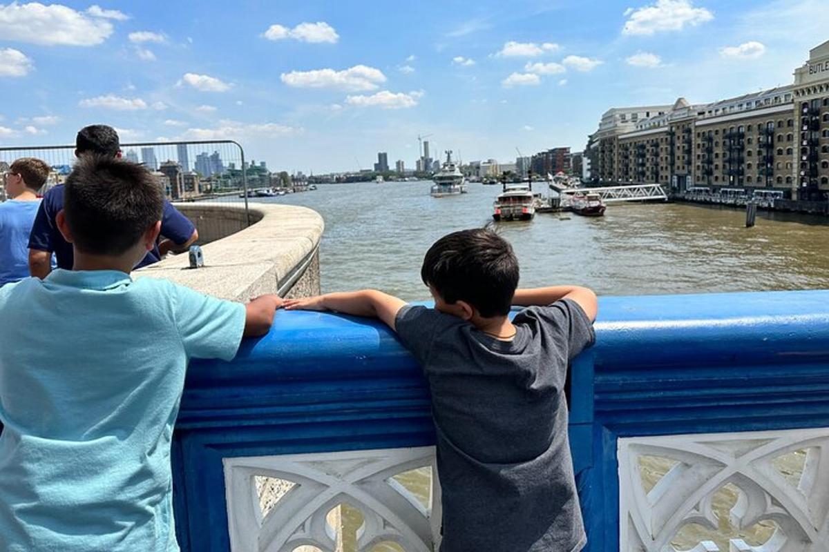 Kid-Friendly Tour Tower of London and Tower Bridge Entry