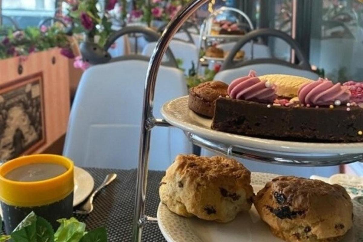 English Afternoon Tea Bus & Panoramic Tour of London- Lower Deck