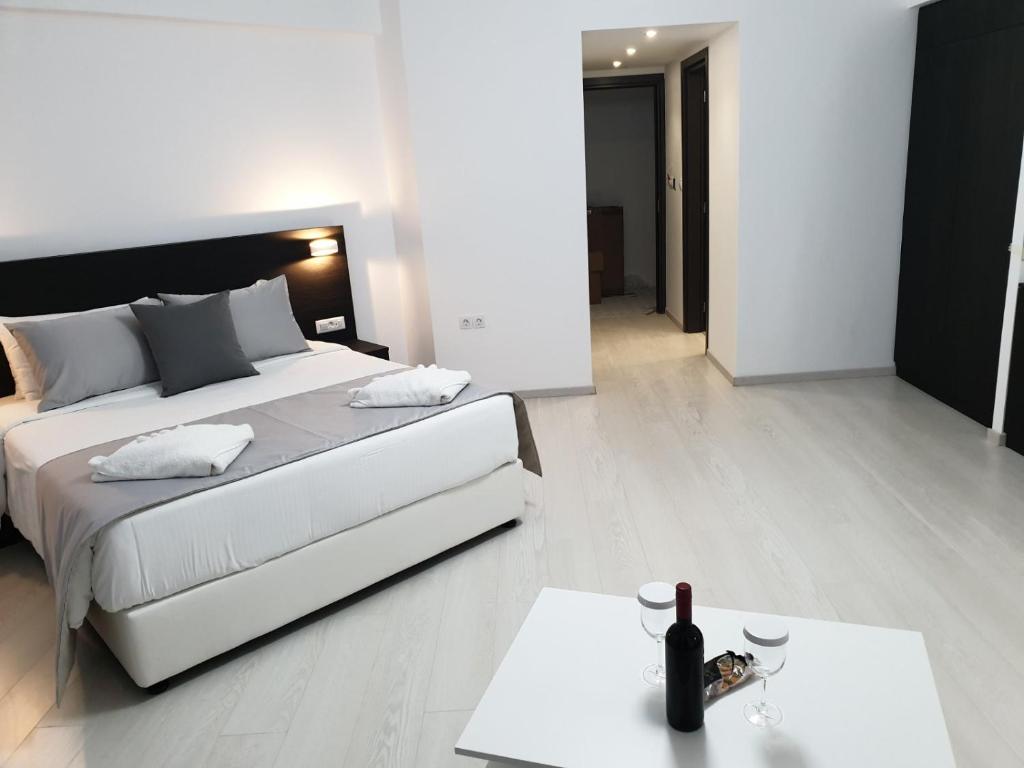 7 nights Greece bed and breakfast (Boss Boutique Athens) flights included