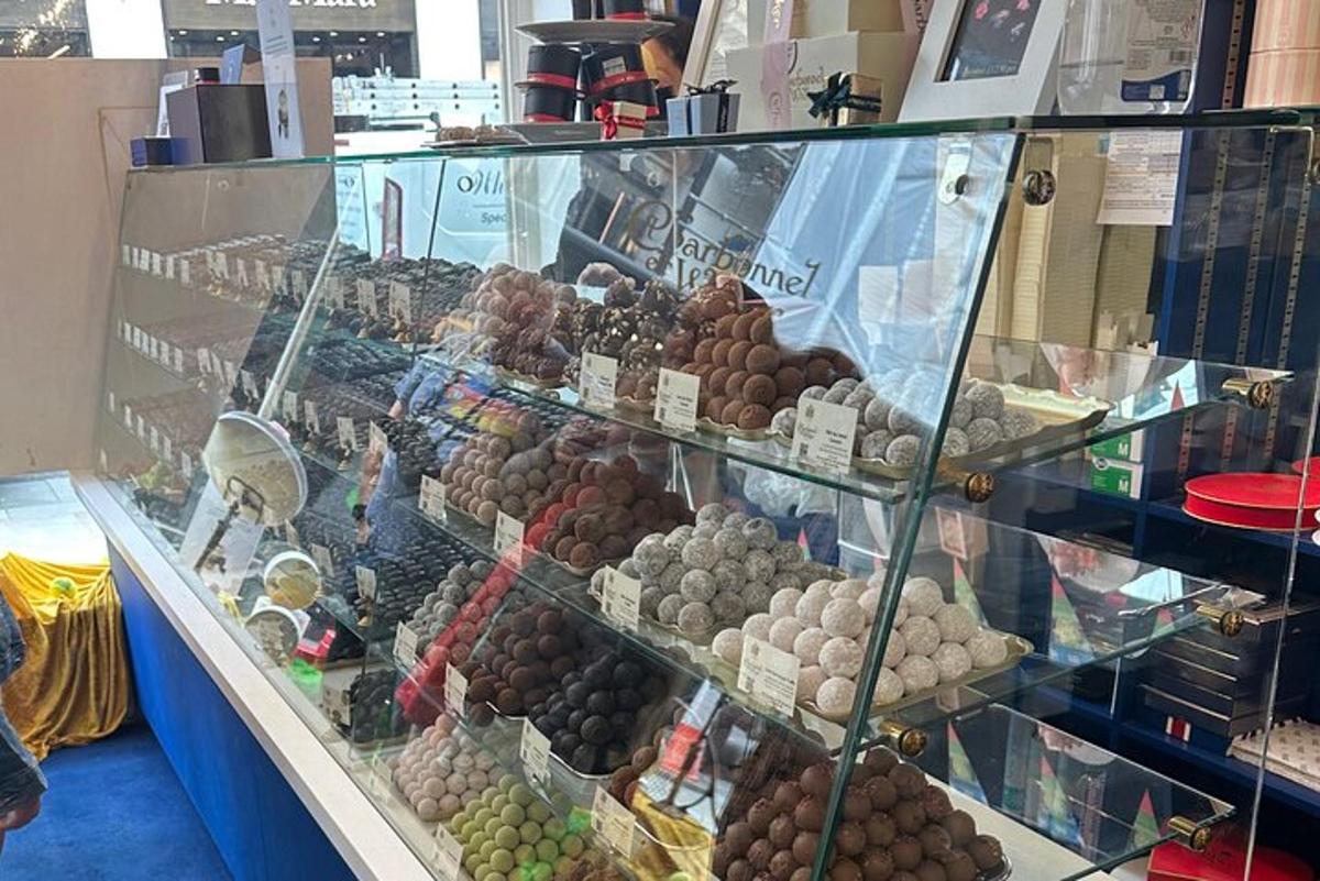 Royal English Walking Food Tour With London Food Tours