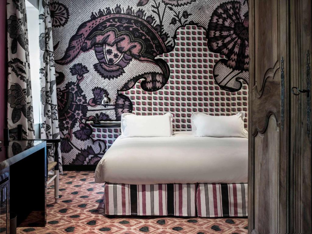 7 nights France bed and breakfast (Hotel Jules Cesar & Spa - Mgallery Hotel Collection) flights included