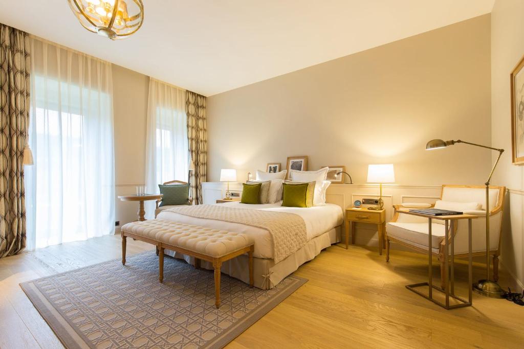 7 nights France bed and breakfast (Hôtel Chais Monnet & Spa) Flights included