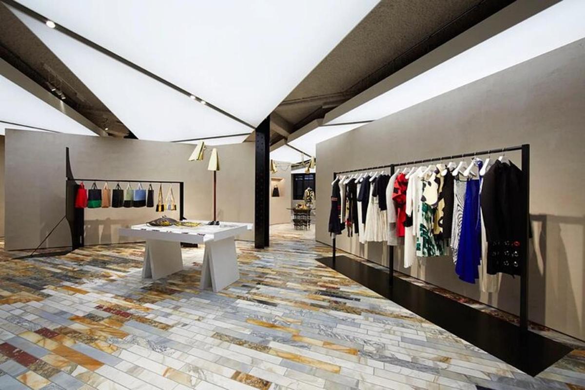 Personalised Shopping Tour in London with Expert Fashion Stylist