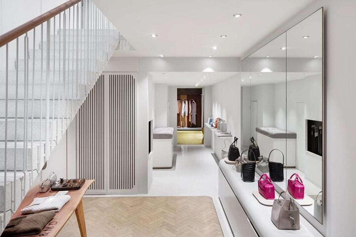 Personalised Shopping Tour in London with Expert Fashion Stylist