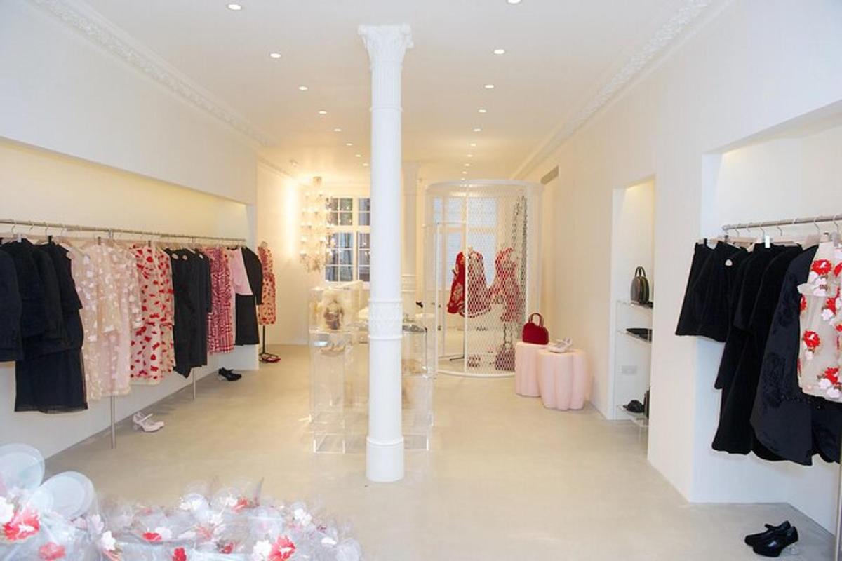 Personalised Shopping Tour in London with Expert Fashion Stylist