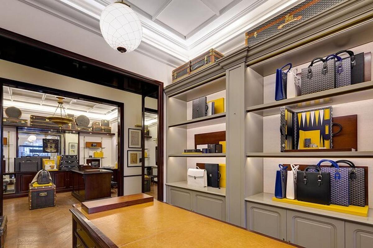 Personalised Shopping Tour in London with Expert Fashion Stylist