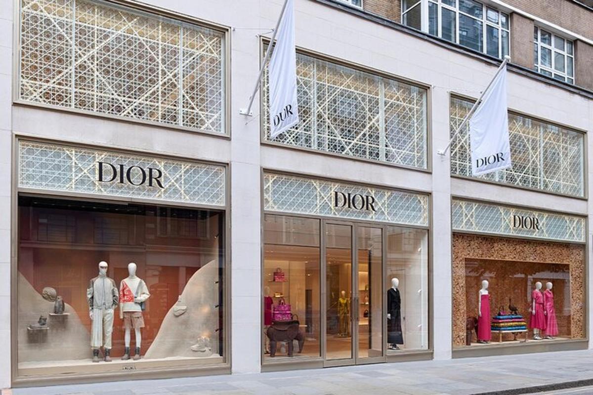 Personalised Shopping Tour in London with Expert Fashion Stylist