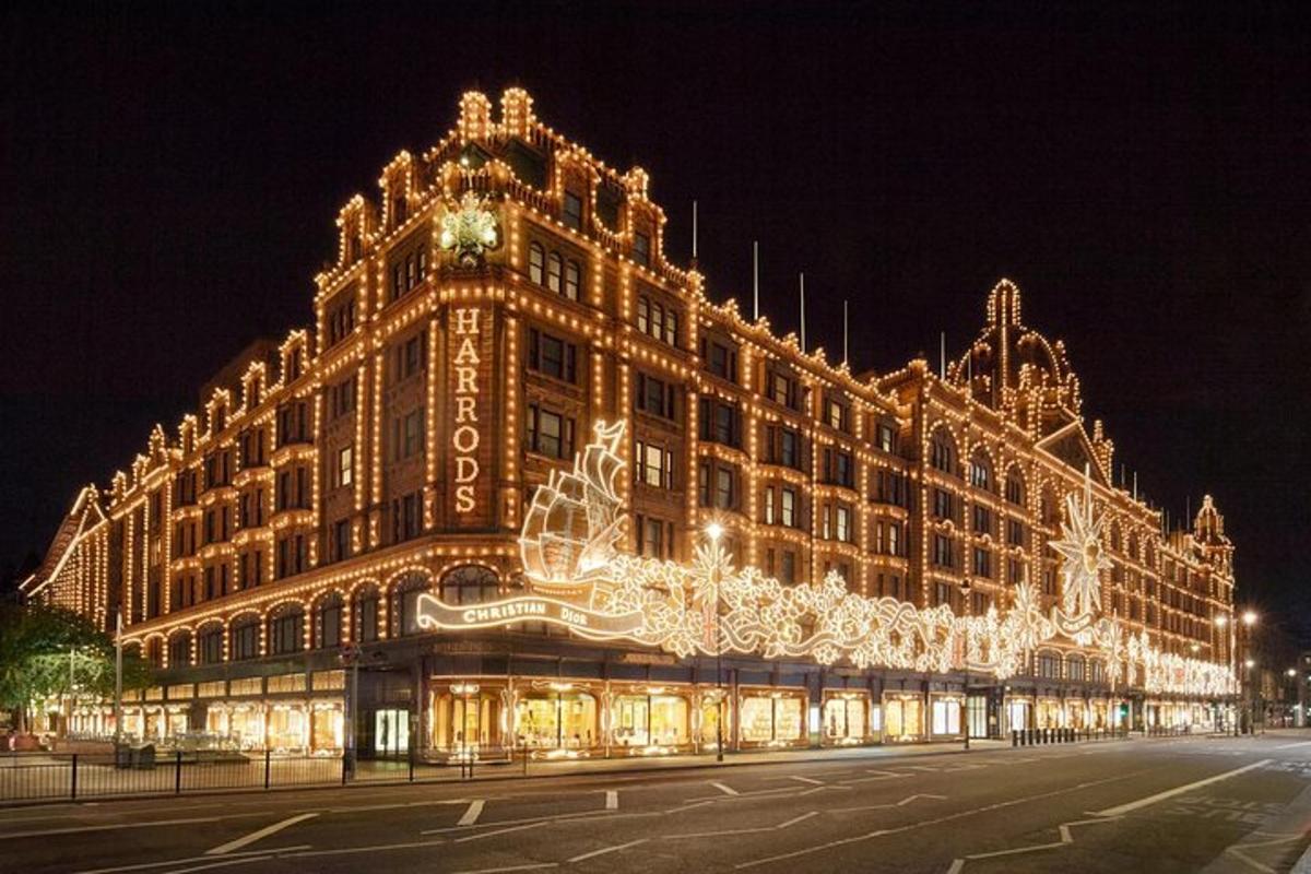 Personalised Shopping Tour in London with Expert Fashion Stylist