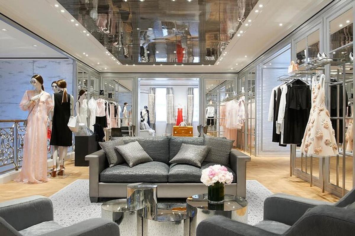 Personalised Shopping Tour in London with Expert Fashion Stylist