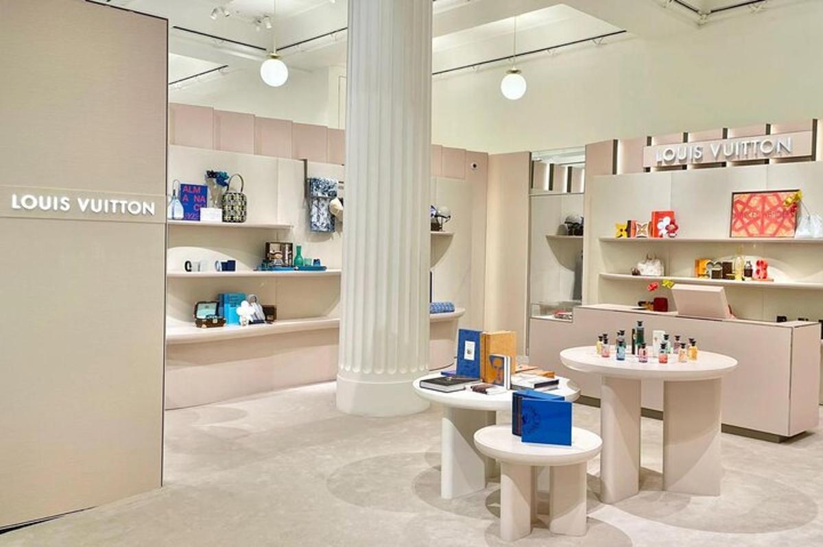 Personalised Shopping Tour in London with Expert Fashion Stylist