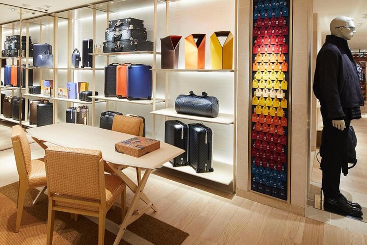 Personalised Shopping Tour in London with Expert Fashion Stylist