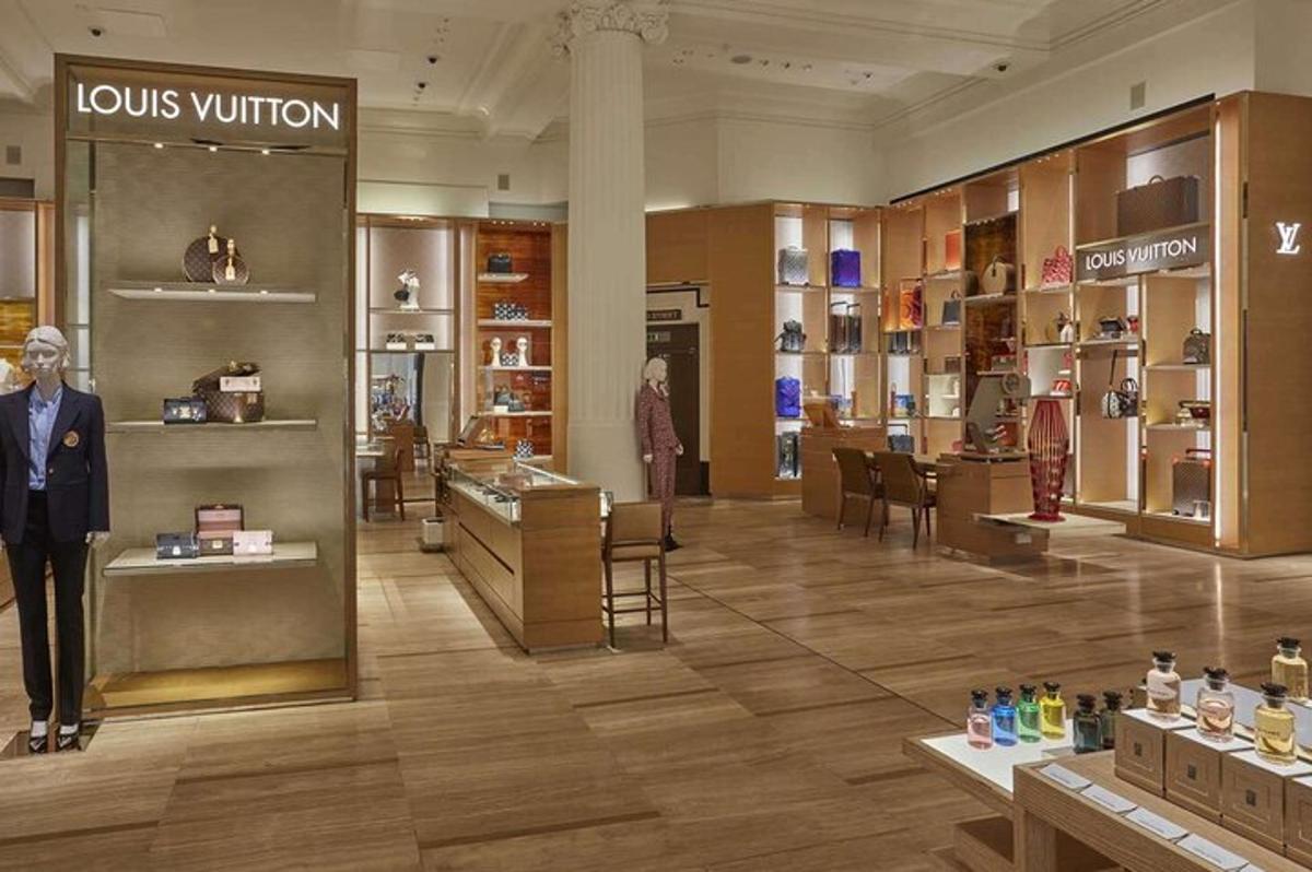 Personalised Shopping Tour in London with Expert Fashion Stylist