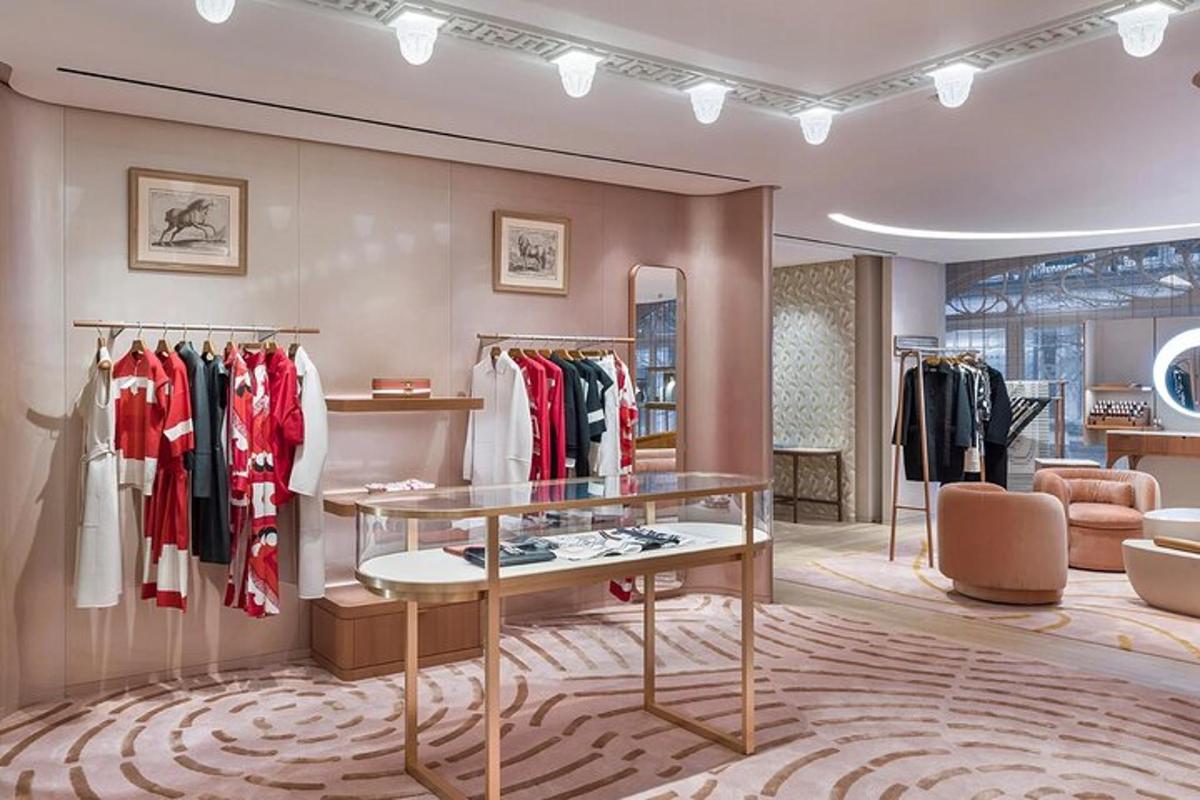 Personalised Shopping Tour in London with Expert Fashion Stylist