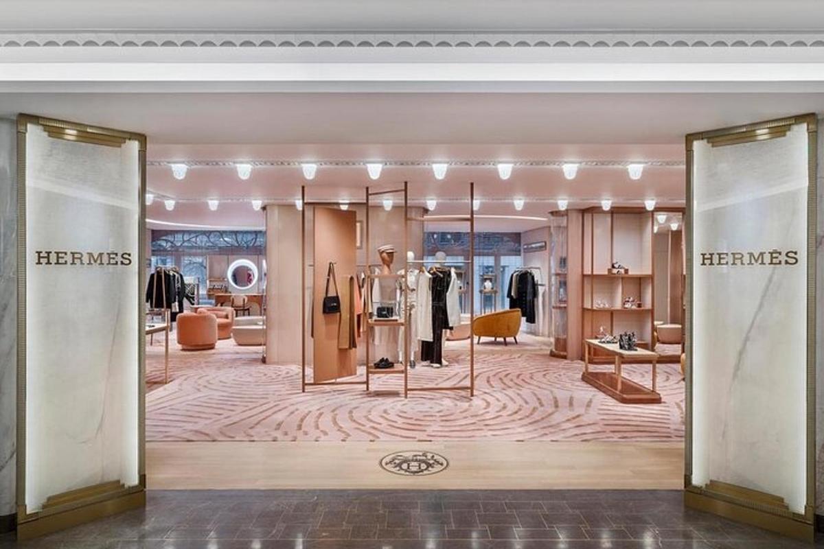 Personalised Shopping Tour in London with Expert Fashion Stylist