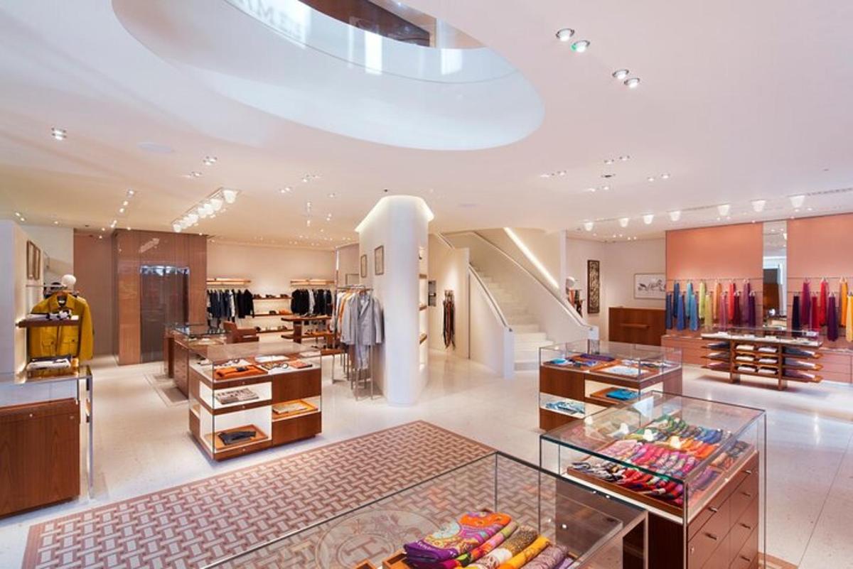 Personalised Shopping Tour in London with Expert Fashion Stylist
