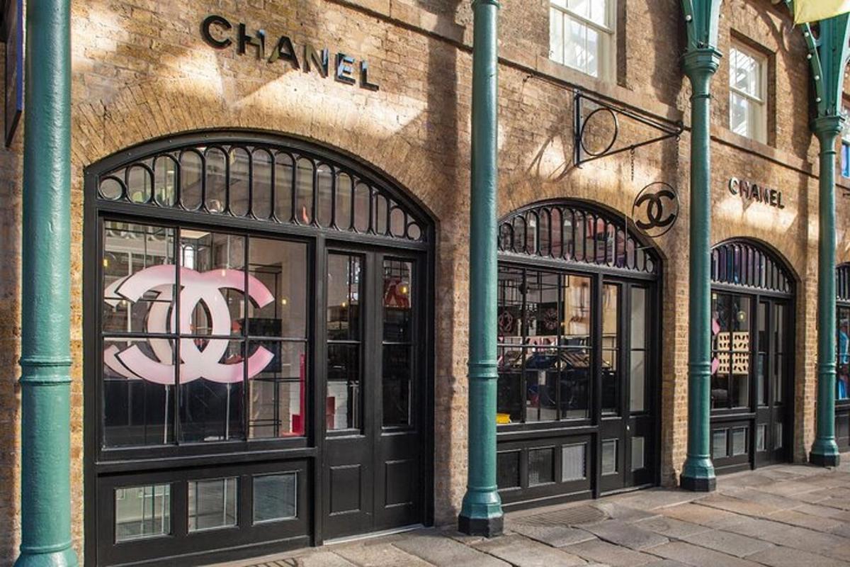 Personalised Shopping Tour in London with Expert Fashion Stylist
