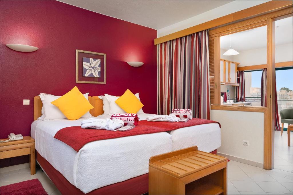 7 nights Portugal bed and breakfast (Grand Muthu Forte da Oura) flights included