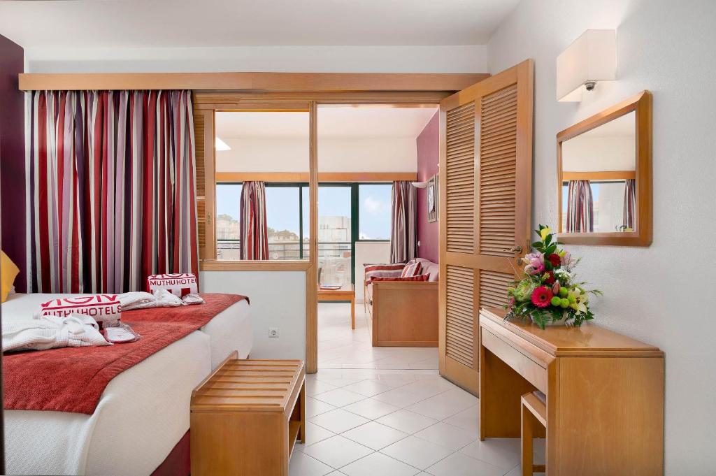 7 nights Portugal bed and breakfast (Grand Muthu Forte da Oura) flights included