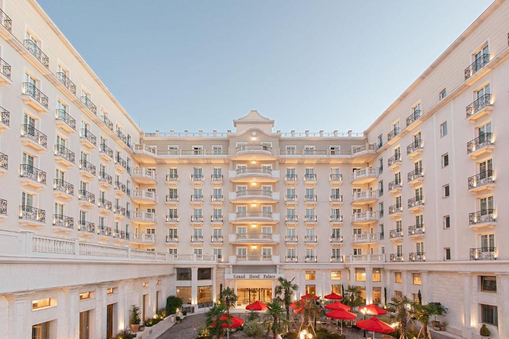 7 nights Greece bed and breakfast (Grand Hotel Palace) flights included
