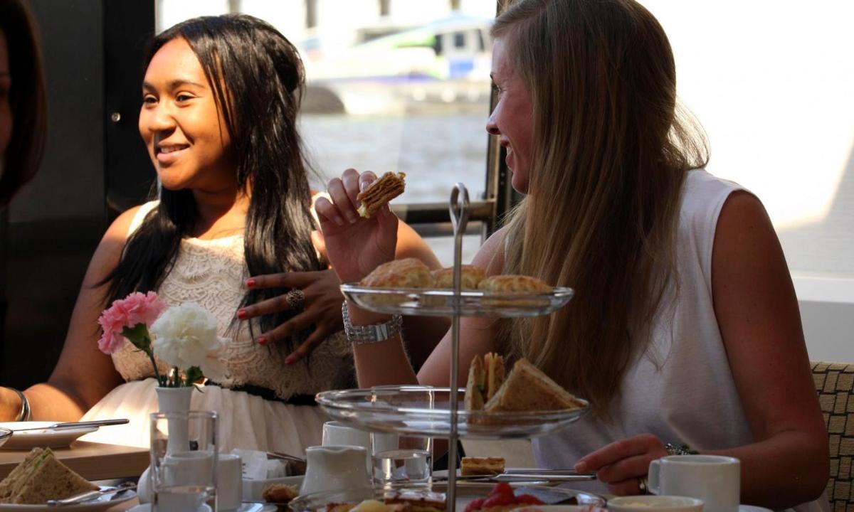 Thames Afternoon Tea & Sightseeing Cruise