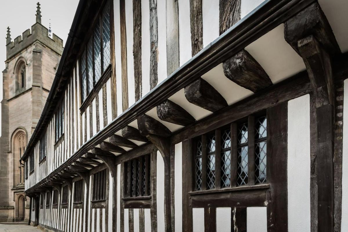 Warwick Castle, Stratford, Oxford and the Cotswolds