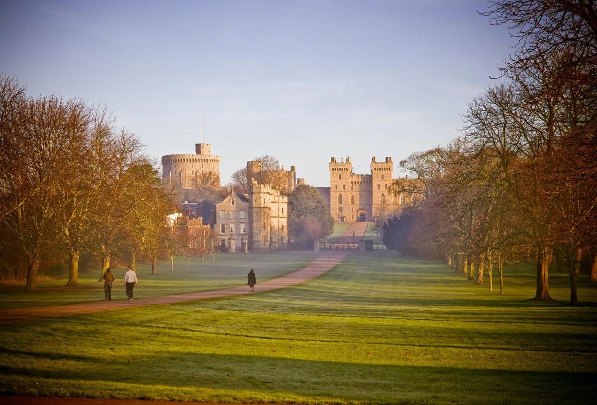 Windsor Castle, Stonehenge and Oxford Tour