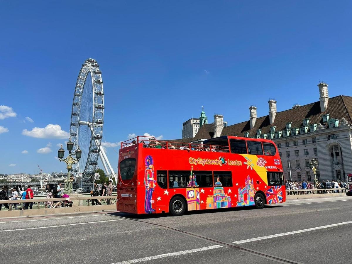 Hop-on, Hop-off Bus Tour and River Cruise
