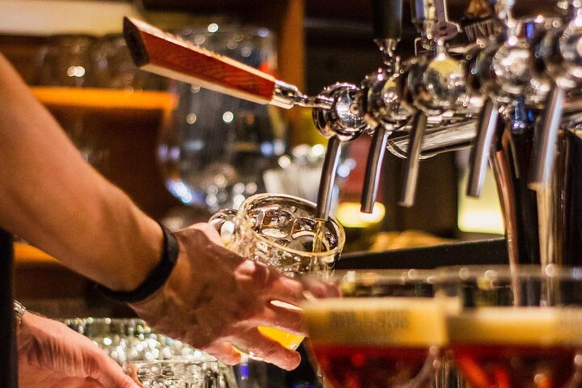 London's Pub Expedition, Sip and Explore