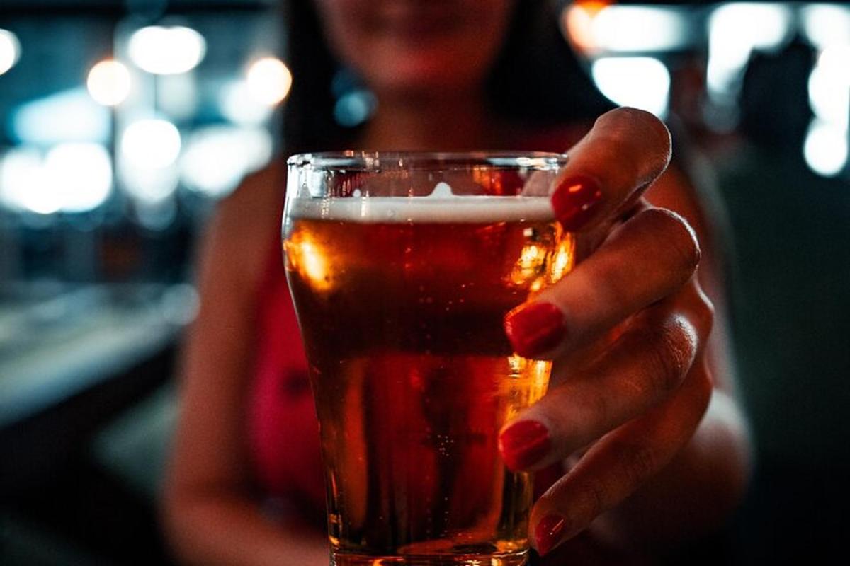 London's Pub Expedition, Sip and Explore