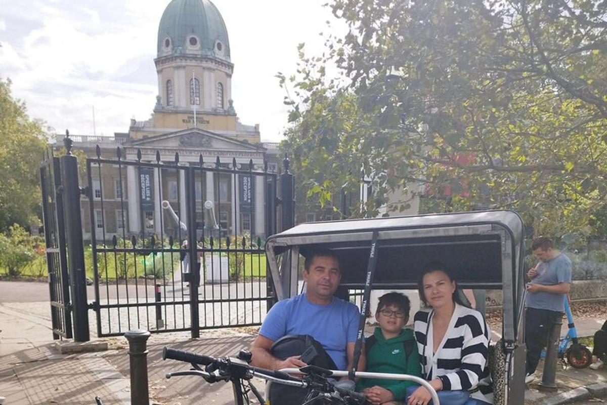 Touching Distance LONDON RickshawPedicab Private Tour