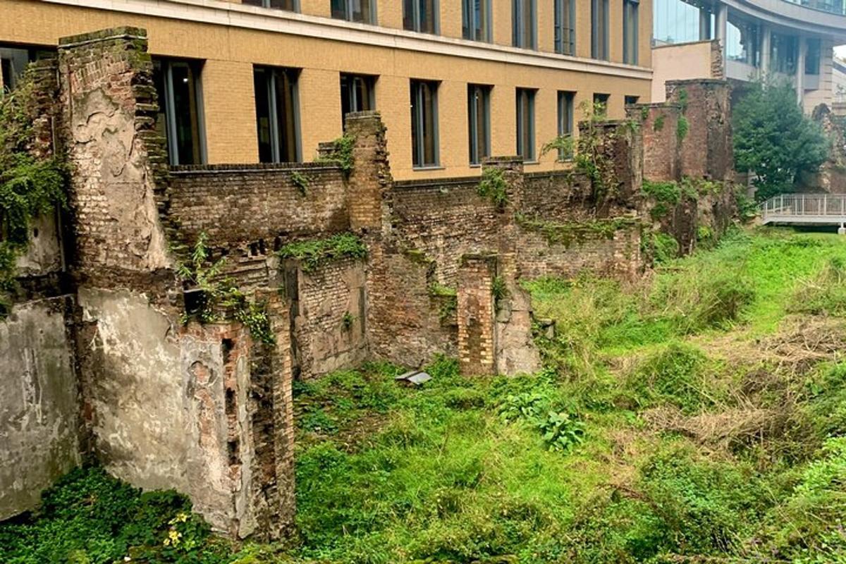 Shakespeare and Shoreditch Promenade Walking Tour in London