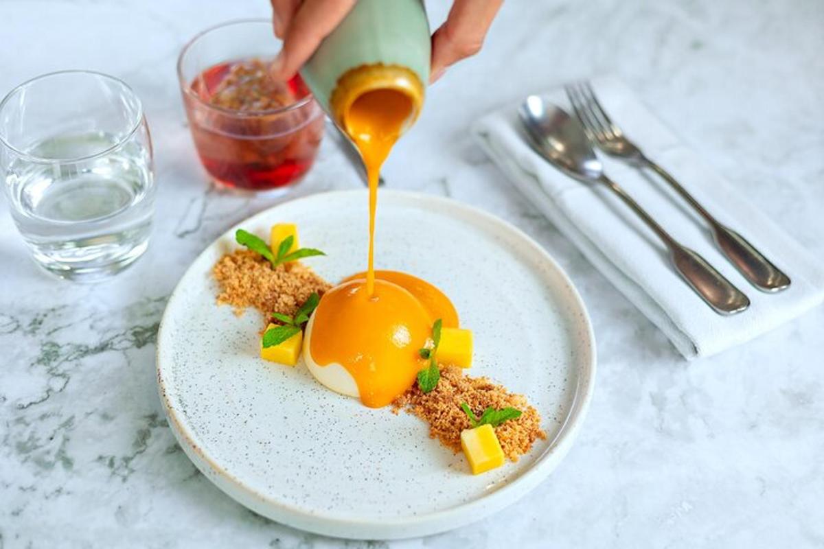 Luxury 6 Course Bus Dining Experience Through London