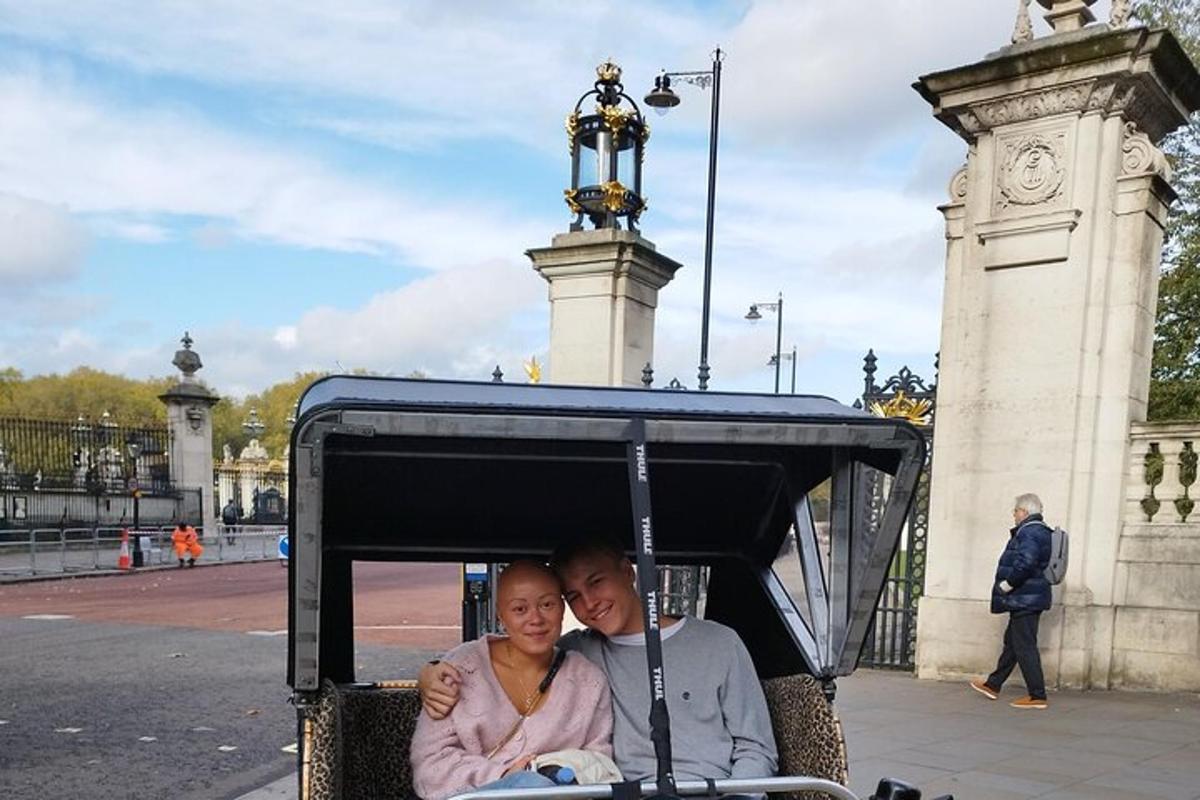 Touching Distance LONDON RickshawPedicab Private Tour