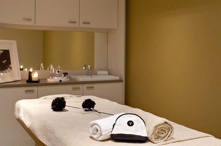 7 nights France bed and breakfast (Renaissance Aix-en-Provence Hotel) flights included