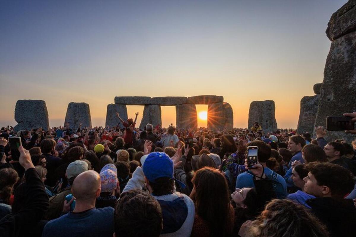 Stonehenge Summer Solstice Tour from London Sunset or Sunrise Viewing