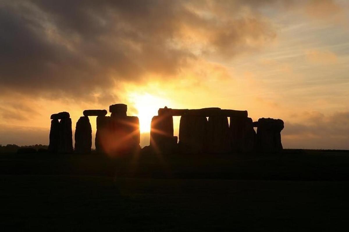 Stonehenge Summer Solstice Tour from London Sunset or Sunrise Viewing