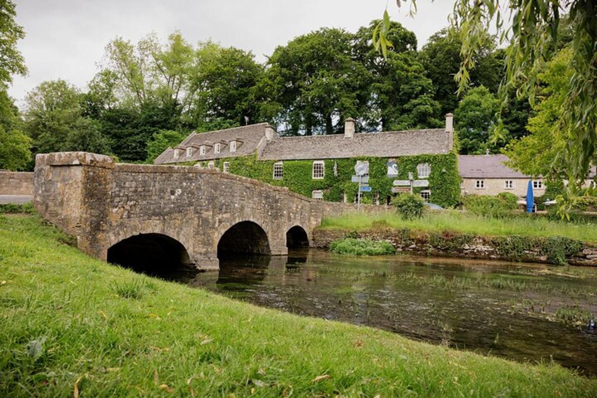 Two-course Cotswolds Lunch and Guided Tour