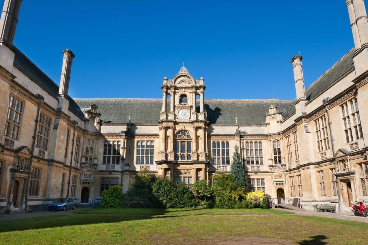 Windsor Castle, Stonehenge and Oxford Tour