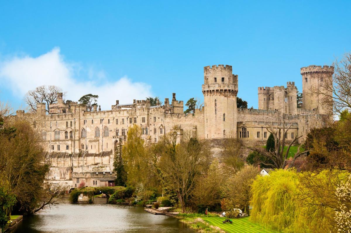 Warwick Castle, Stratford, Oxford and the Cotswolds
