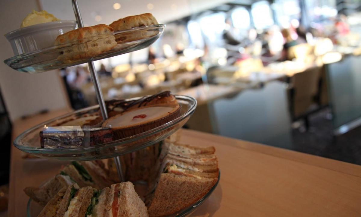 Thames Afternoon Tea & Sightseeing Cruise