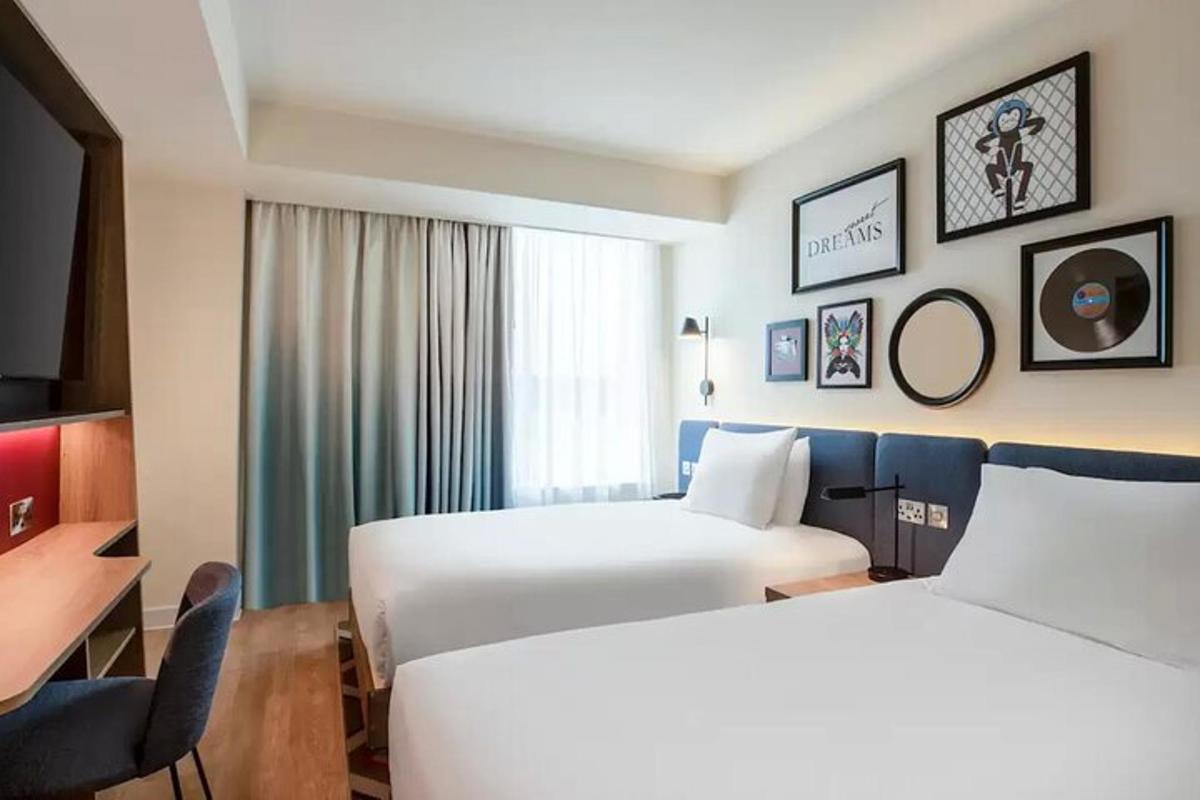 Iconic England Tour & Hotel Stay with 3 attractions included