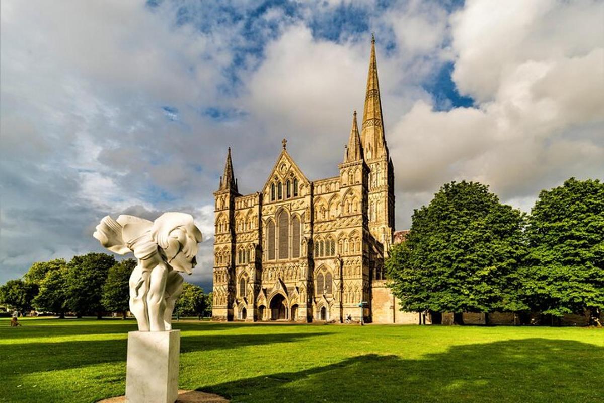 Iconic England Tour & Hotel Stay with 3 attractions included