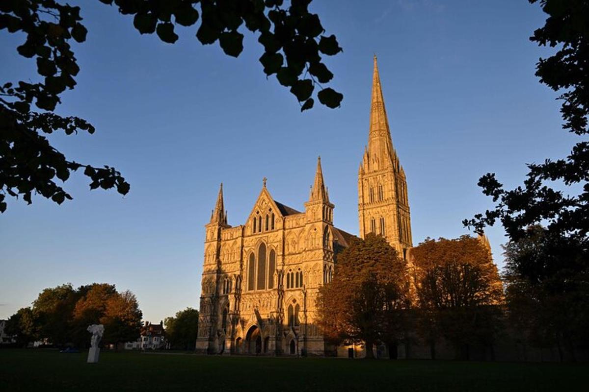 Iconic England Tour & Hotel Stay with 3 attractions included