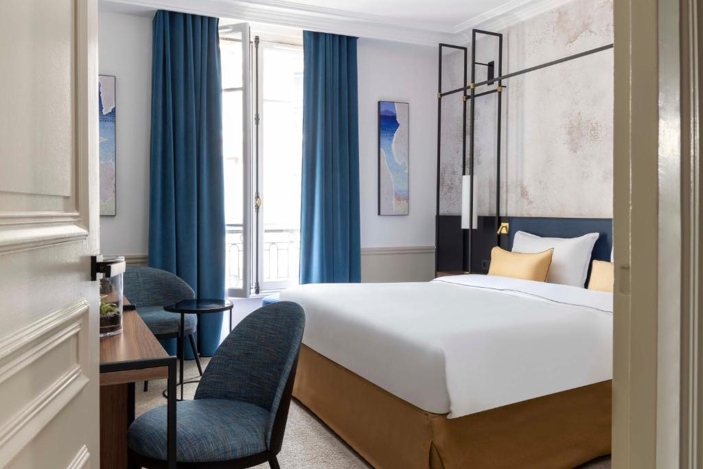 7 nights France bed and breakfast (Victoria Palace Hotel Paris) flights included
