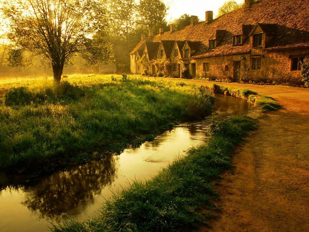 Full-day Tour of the Cotswolds with Lunch