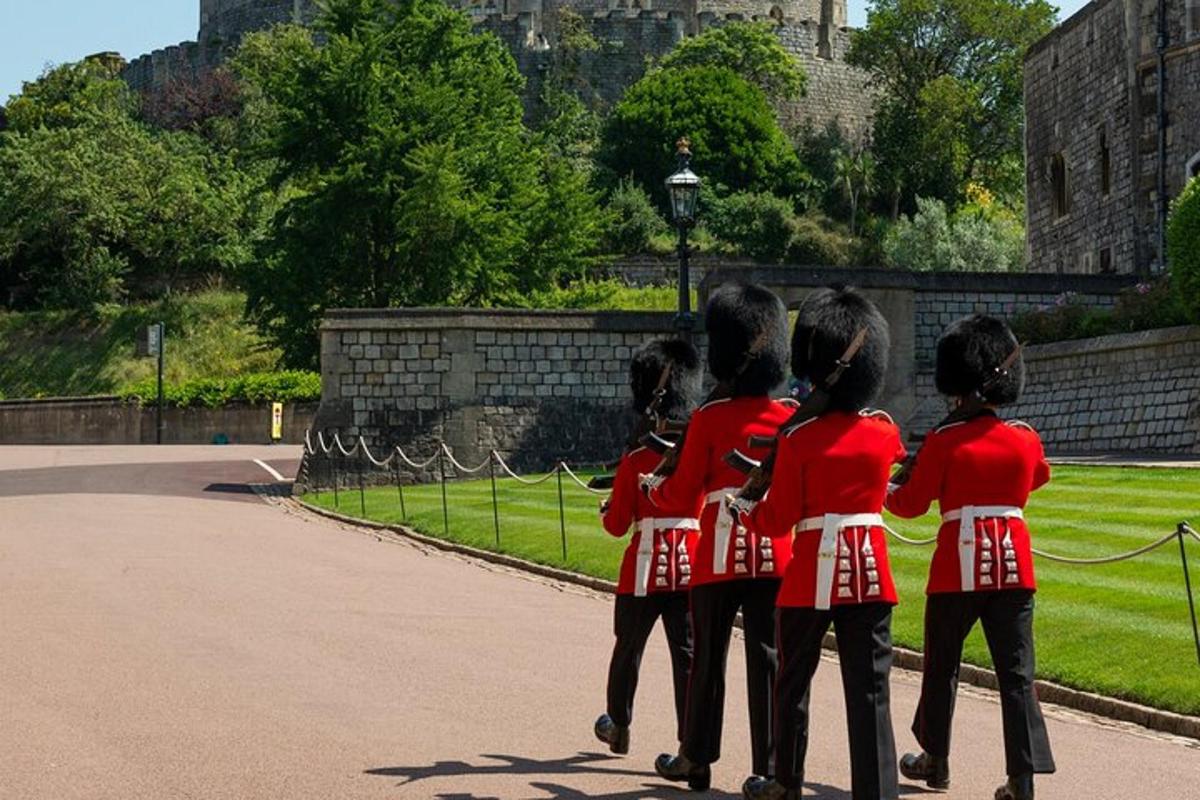From London Guided tour to Windsor Castle with an Afternoon Tea