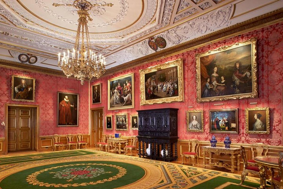From London Guided tour to Windsor Castle with an Afternoon Tea