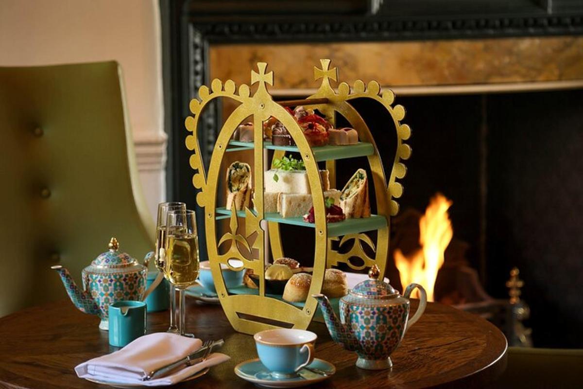 From London Guided tour to Windsor Castle with an Afternoon Tea