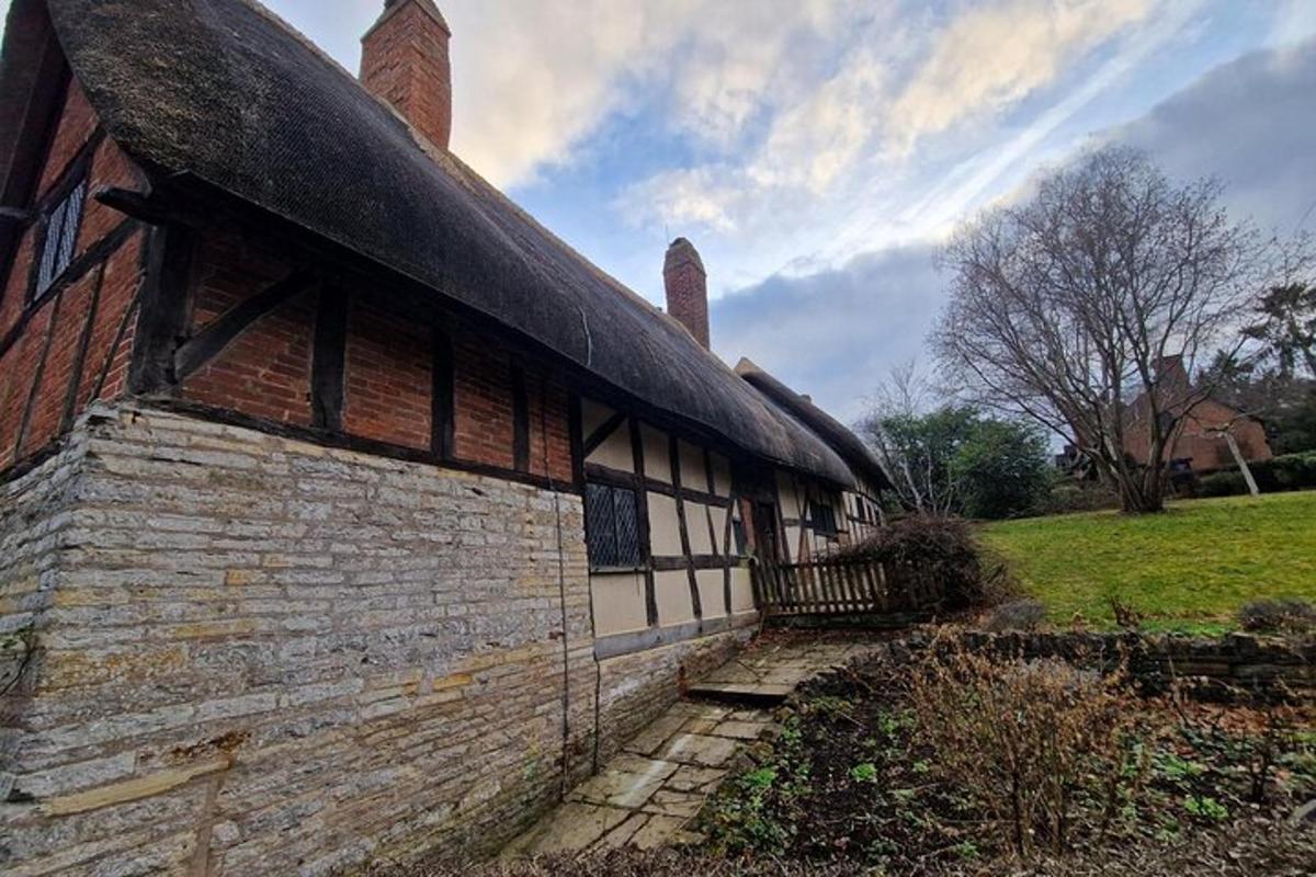 Private tour from London via Warwick Castle & Stratford upon Avon